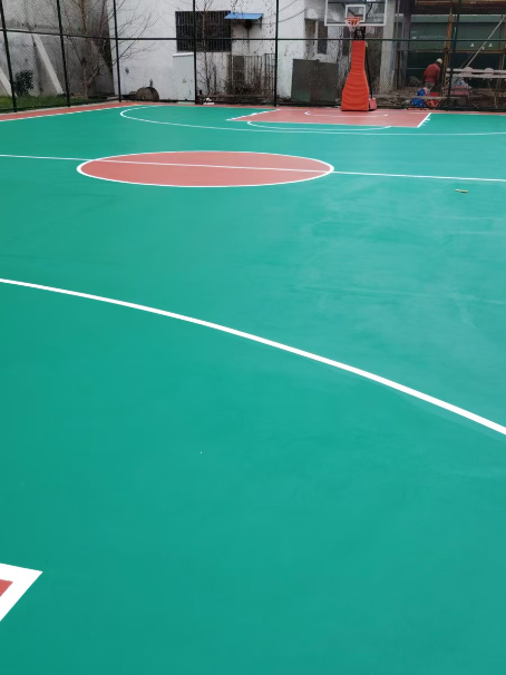 南召 球场长期使用易出现地面开裂